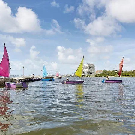 Apartamento T2 Avec Balcon, Parking Privé, à 800m De La Et 500m Des Commerces - D'olonne - Fr-1-92-699 *