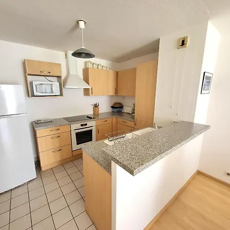 Apartment T2 Avec Balcon, Parking Prive, A 800m De La Et 500m Des Commerces - D'olonne - Fr-1-92-699 *