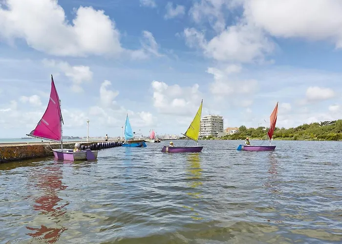 Apartmán T2 Avec Balcon, Parking Prive, A 800m De La Et 500m Des Commerces - D'olonne - Fr-1-92-699 *